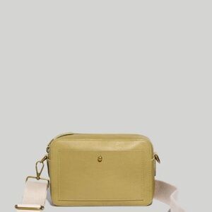 Madewell The Transport Camera Bag Small

Comes w/ extra strap - see last photos.